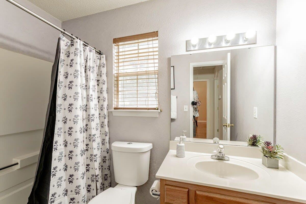 L_818Bentley_Lexington