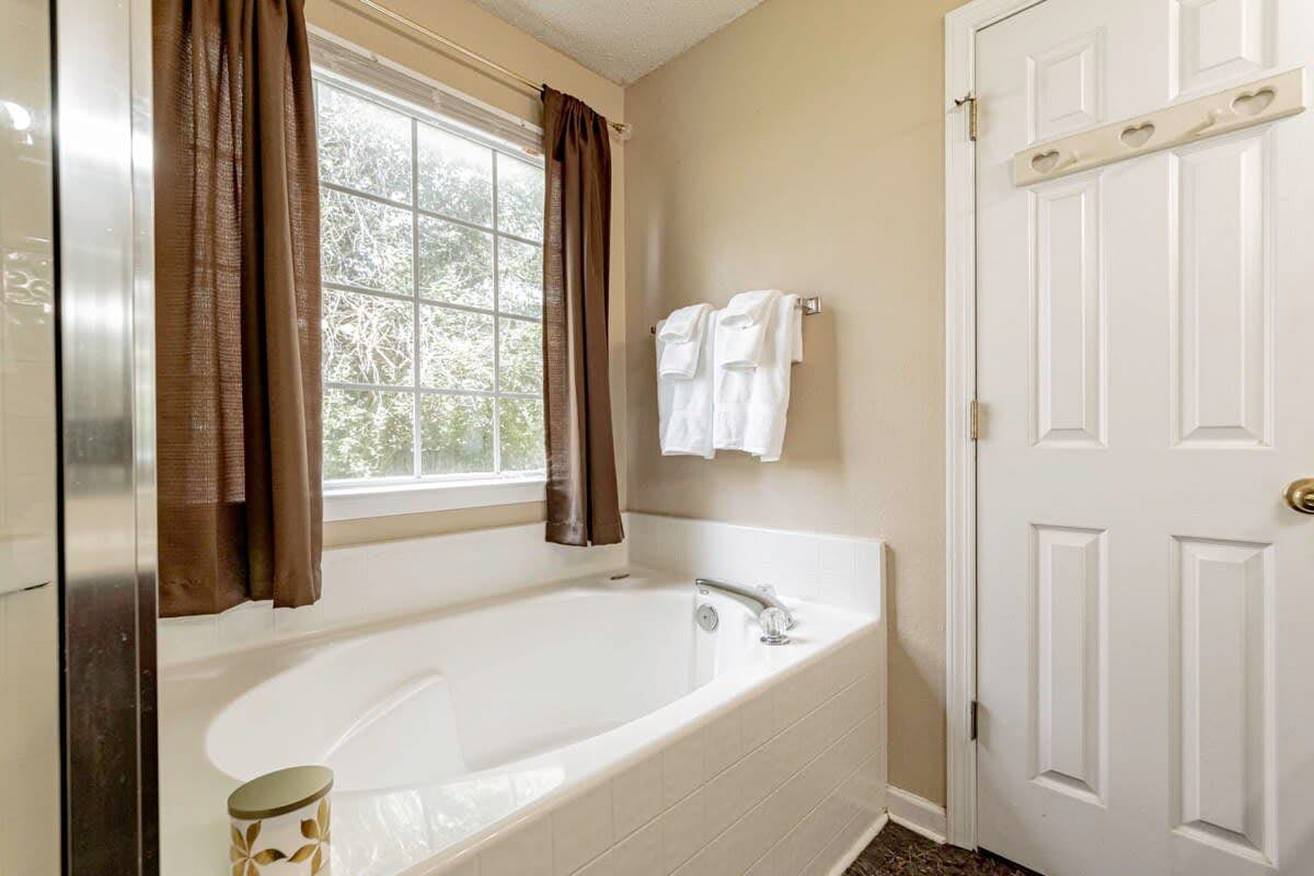 L_818Bentley_Lexington