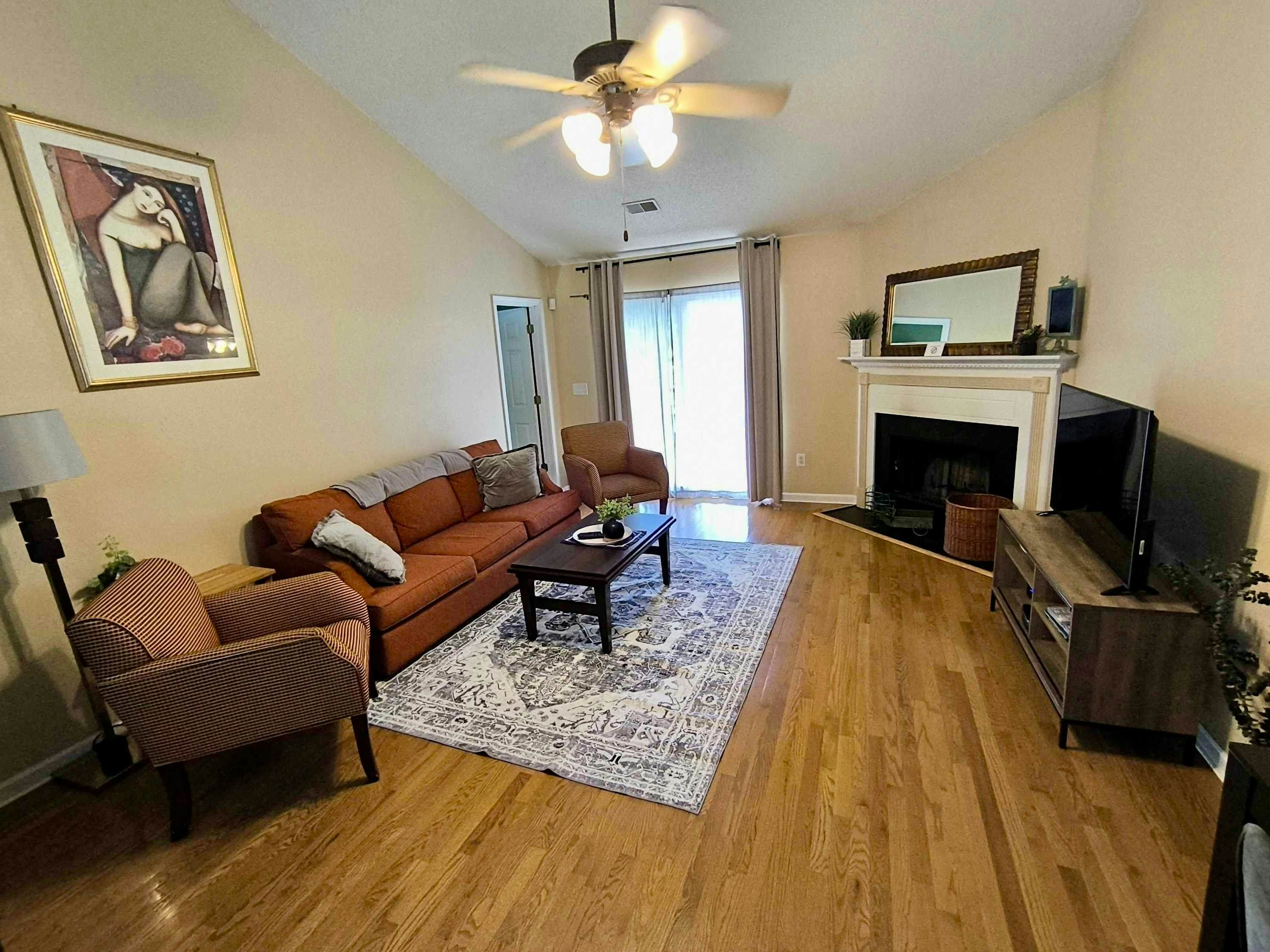 L_818Bentley_Lexington