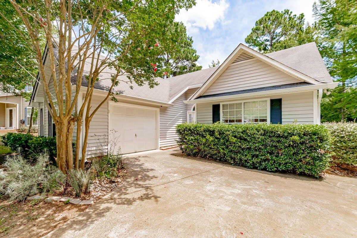 L_818Bentley_Lexington