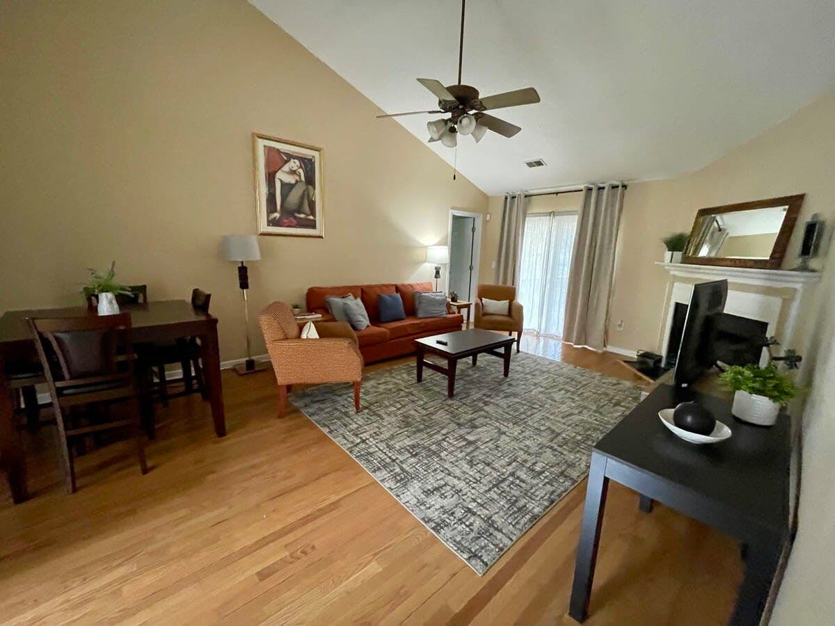 L_818Bentley_Lexington