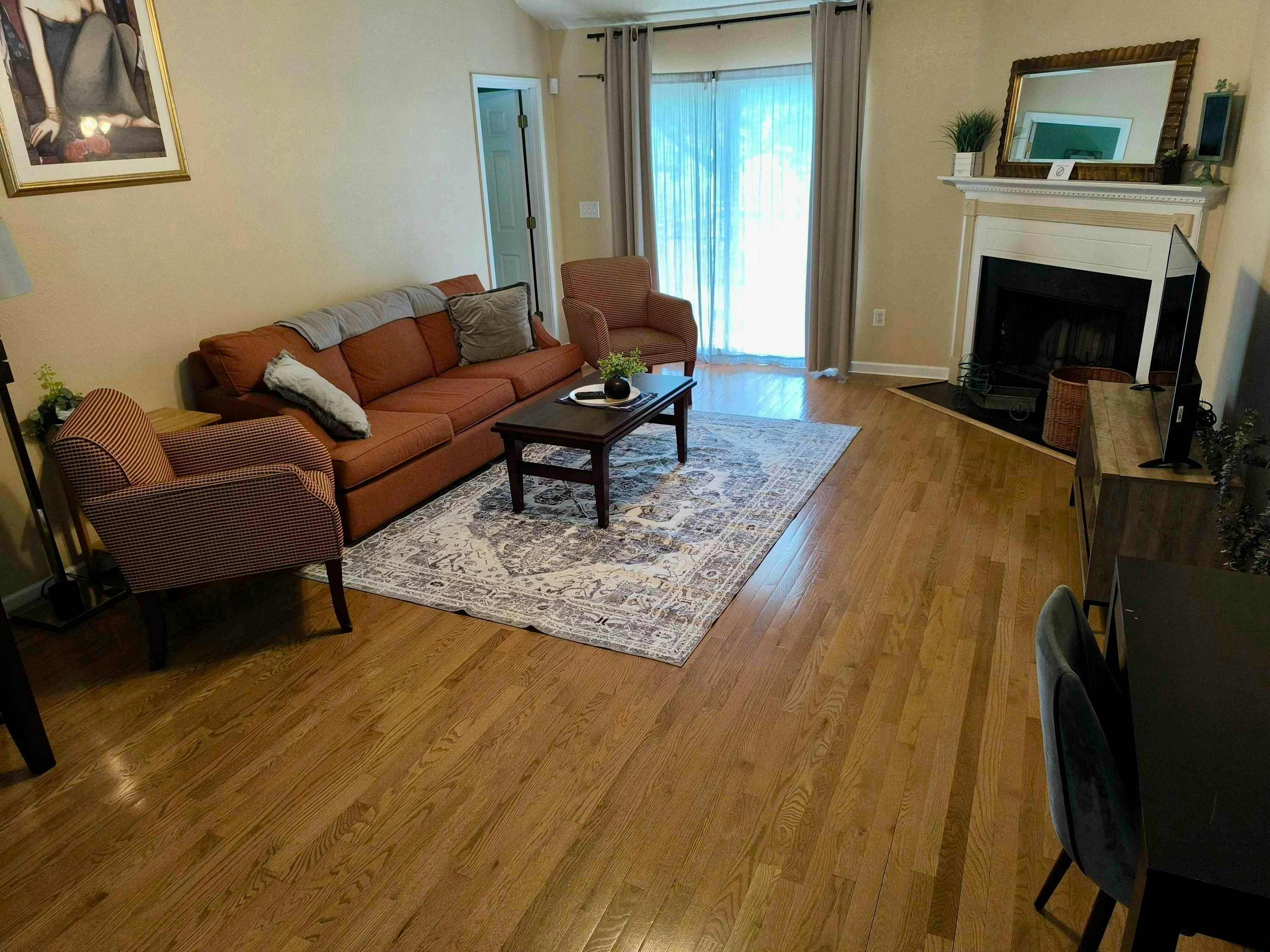 L_818Bentley_Lexington