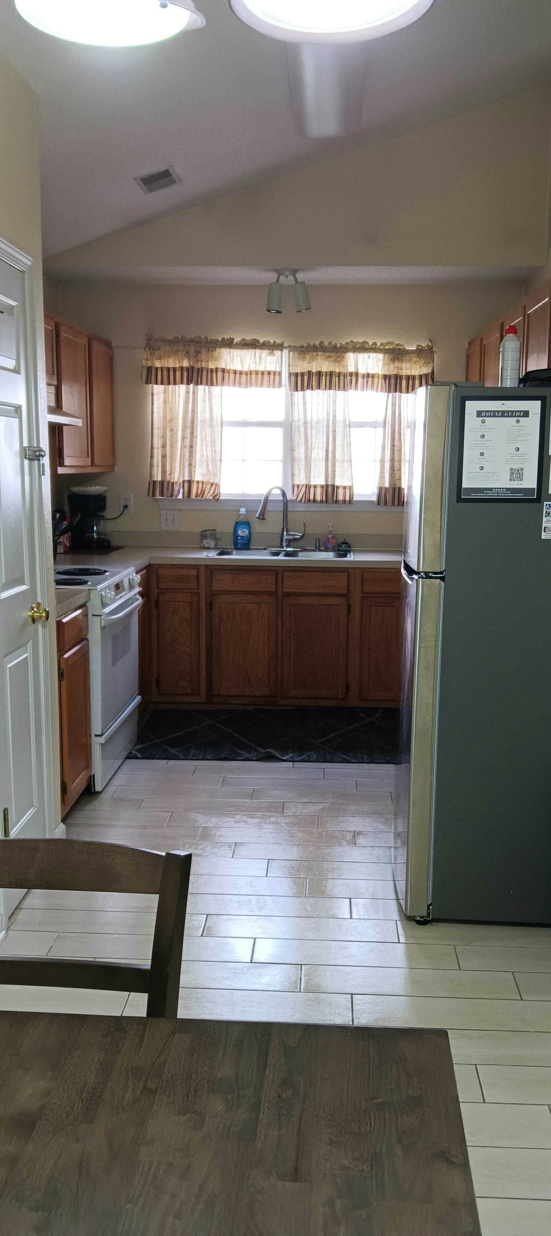 L_818Bentley_Lexington