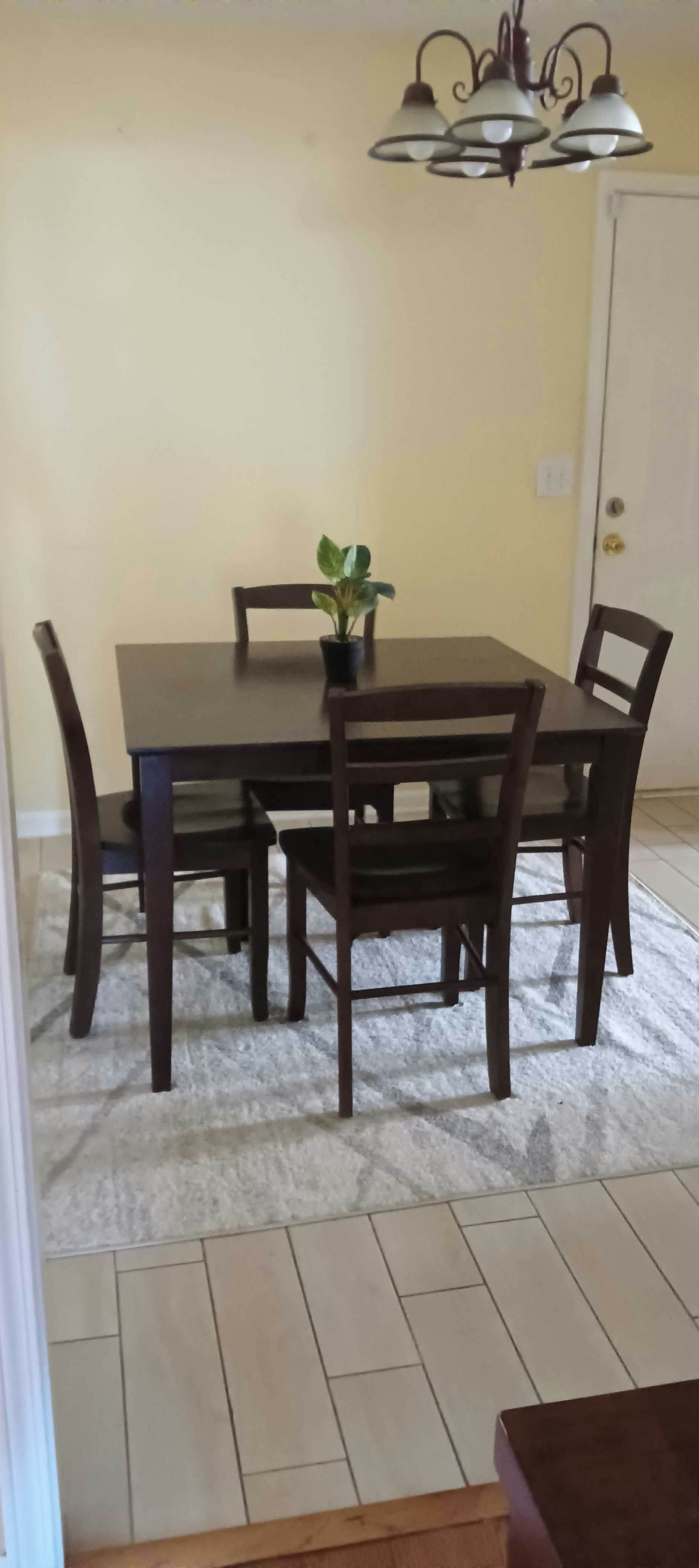 L_818Bentley_Lexington