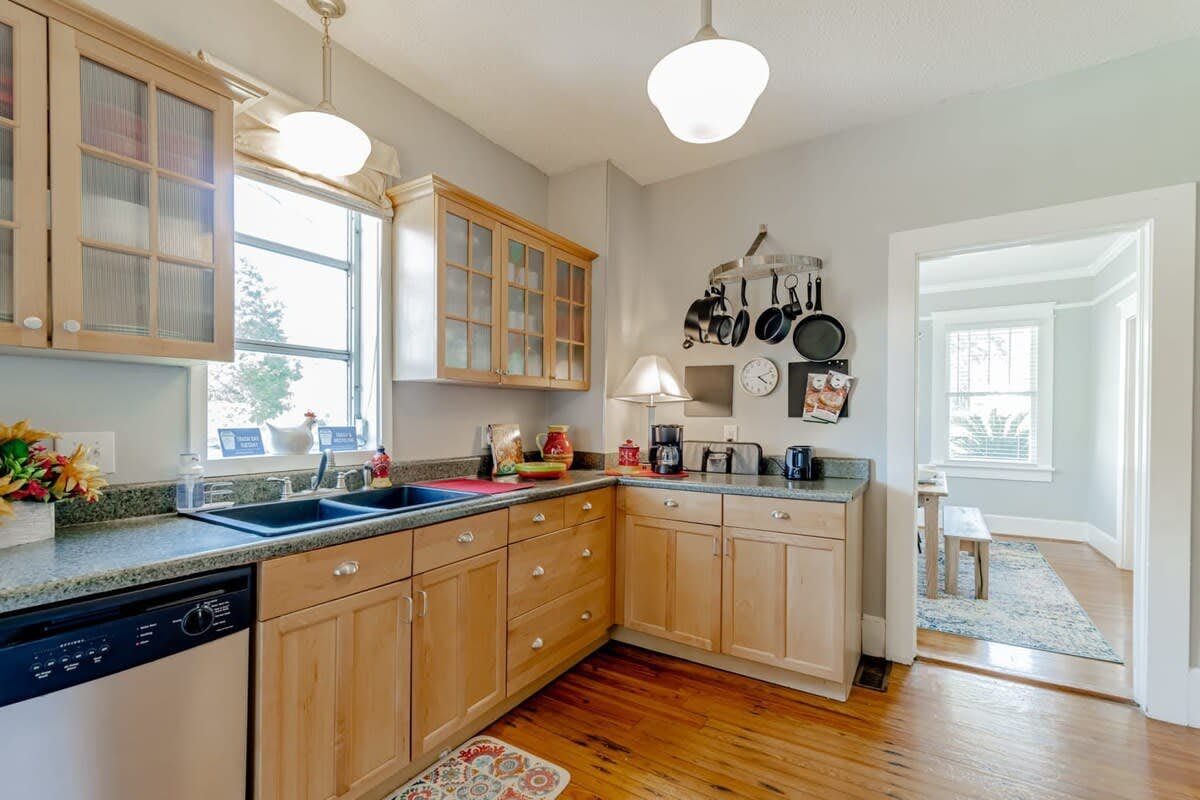 V_3915MrgrvRd_Columbia