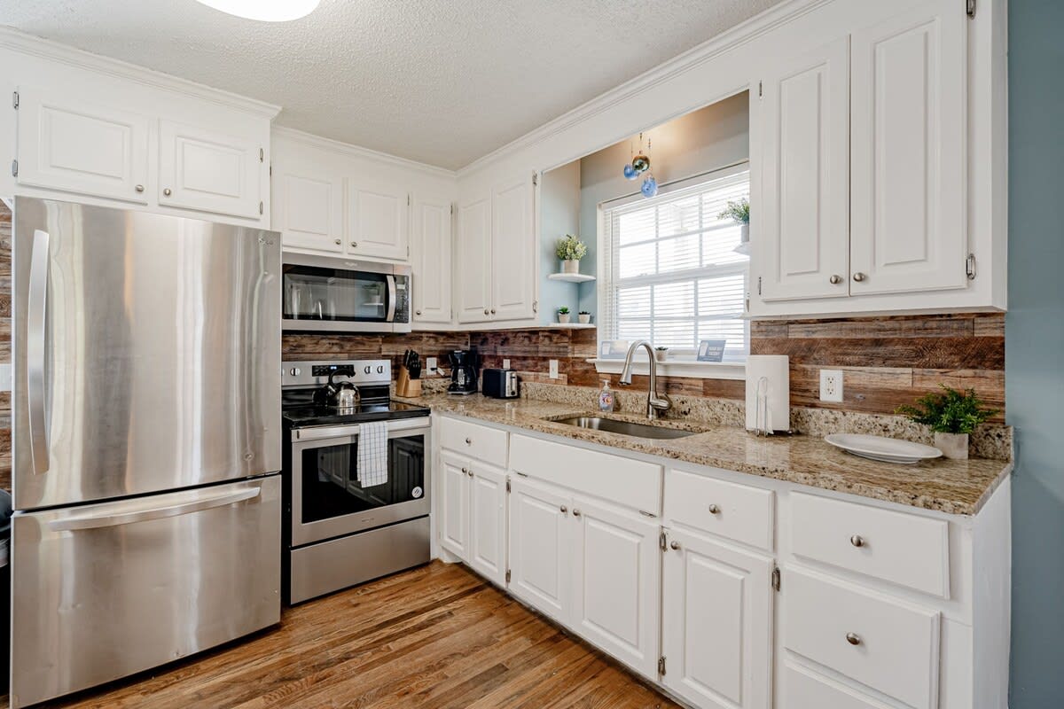 Close to USC & Midtown-Downtown - Newly Renovated!