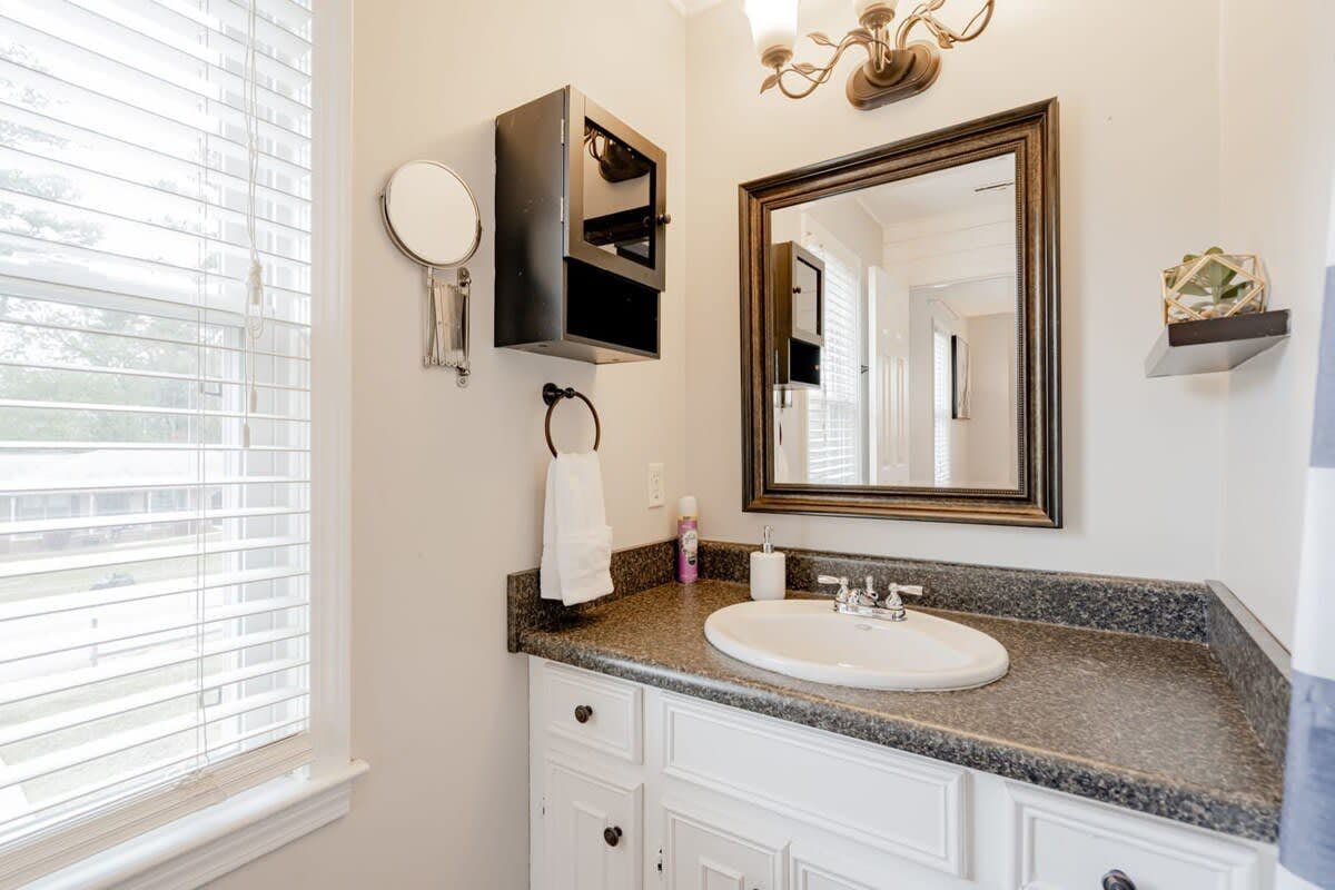 L_206GldstnDr_Columbia