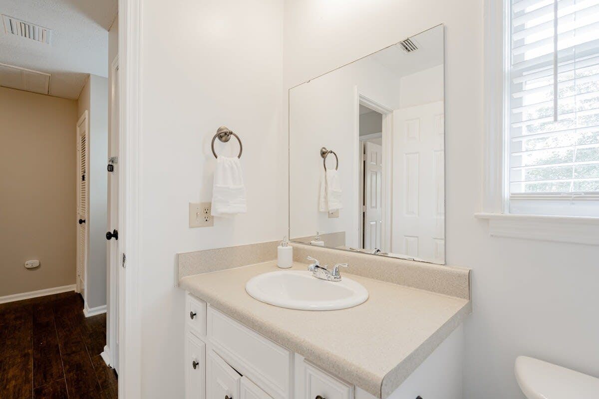 L_206GldstnDr_Columbia