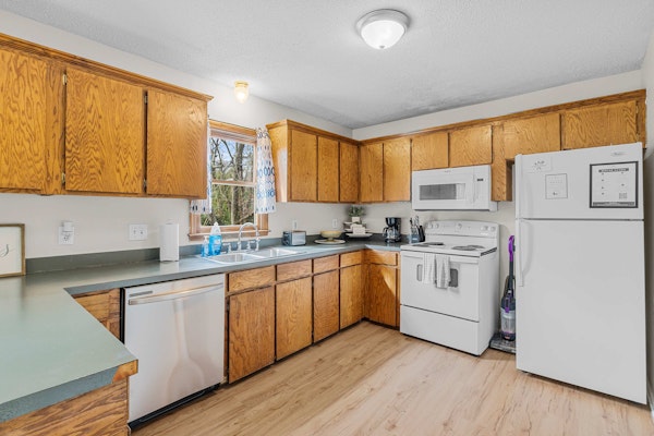 Large Private Yard, Near USC! - The Garnet Goliath