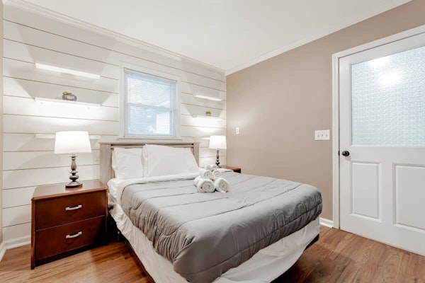 Mins to Lake Murray & Downtown - The Settle-Inn