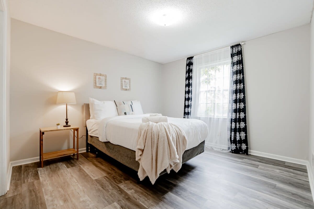 Mins to Lake Murray & Downtown! The Royal Retreat