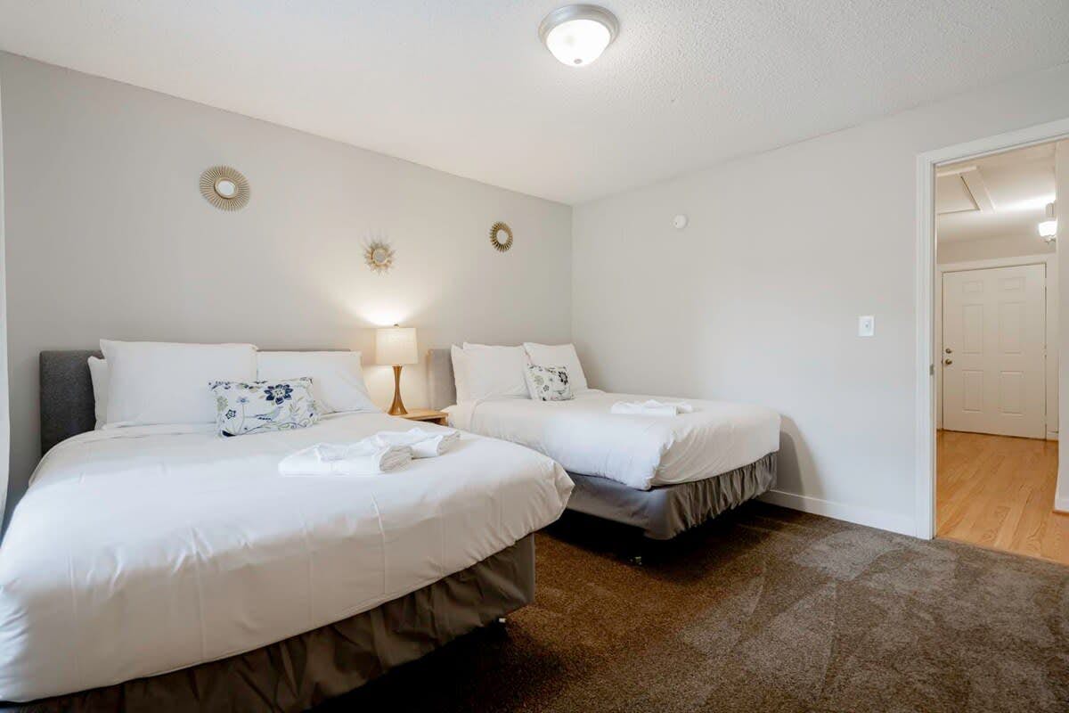 Z_1900Hllnd_C_West_Columbia (Both Units)