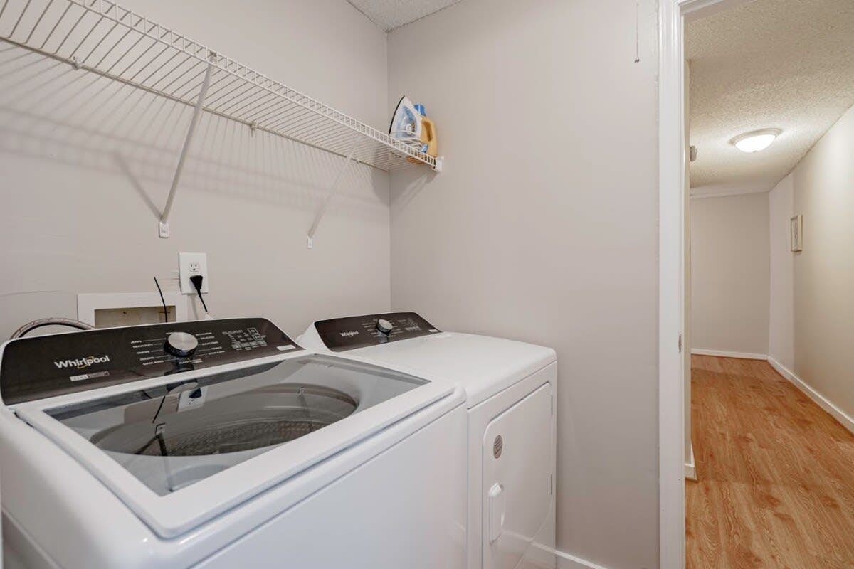 Z_1900Hllnd_C_West_Columbia (Both Units)