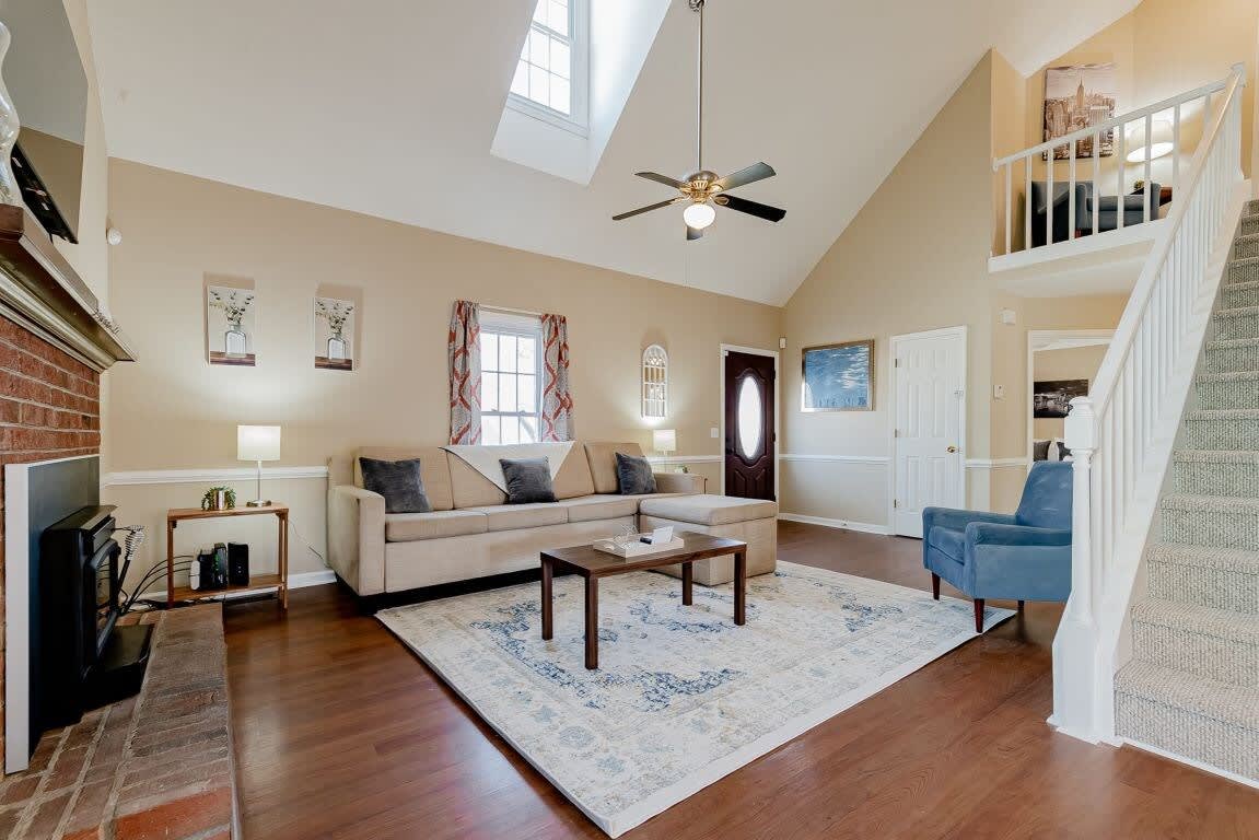 V_248GustyLn_Hopkins