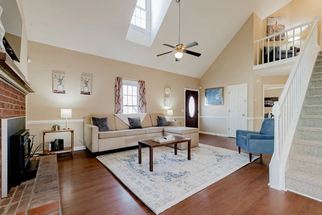 V_248GustyLn_Hopkins