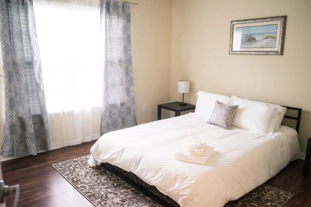 O_147PineMast_Columbia