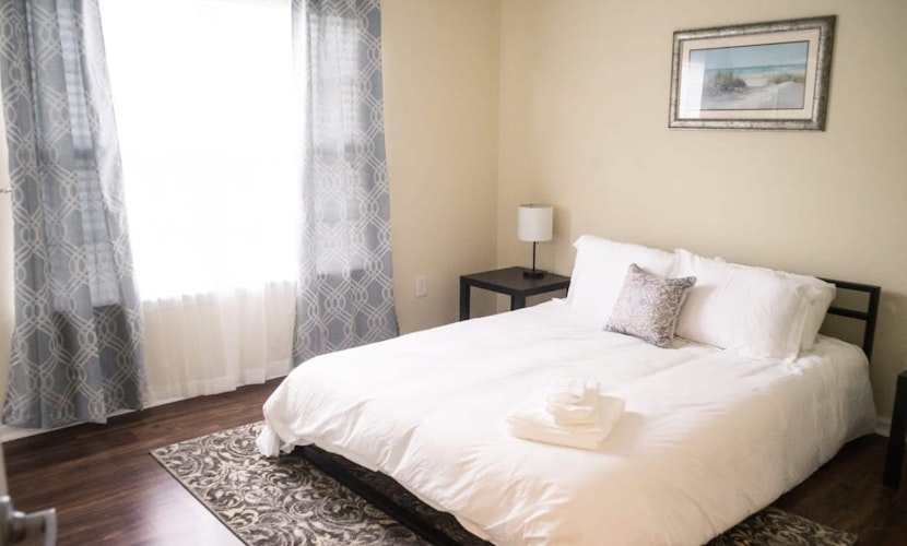 Near Bases, USC & Shops - The Columbia Crash Pad