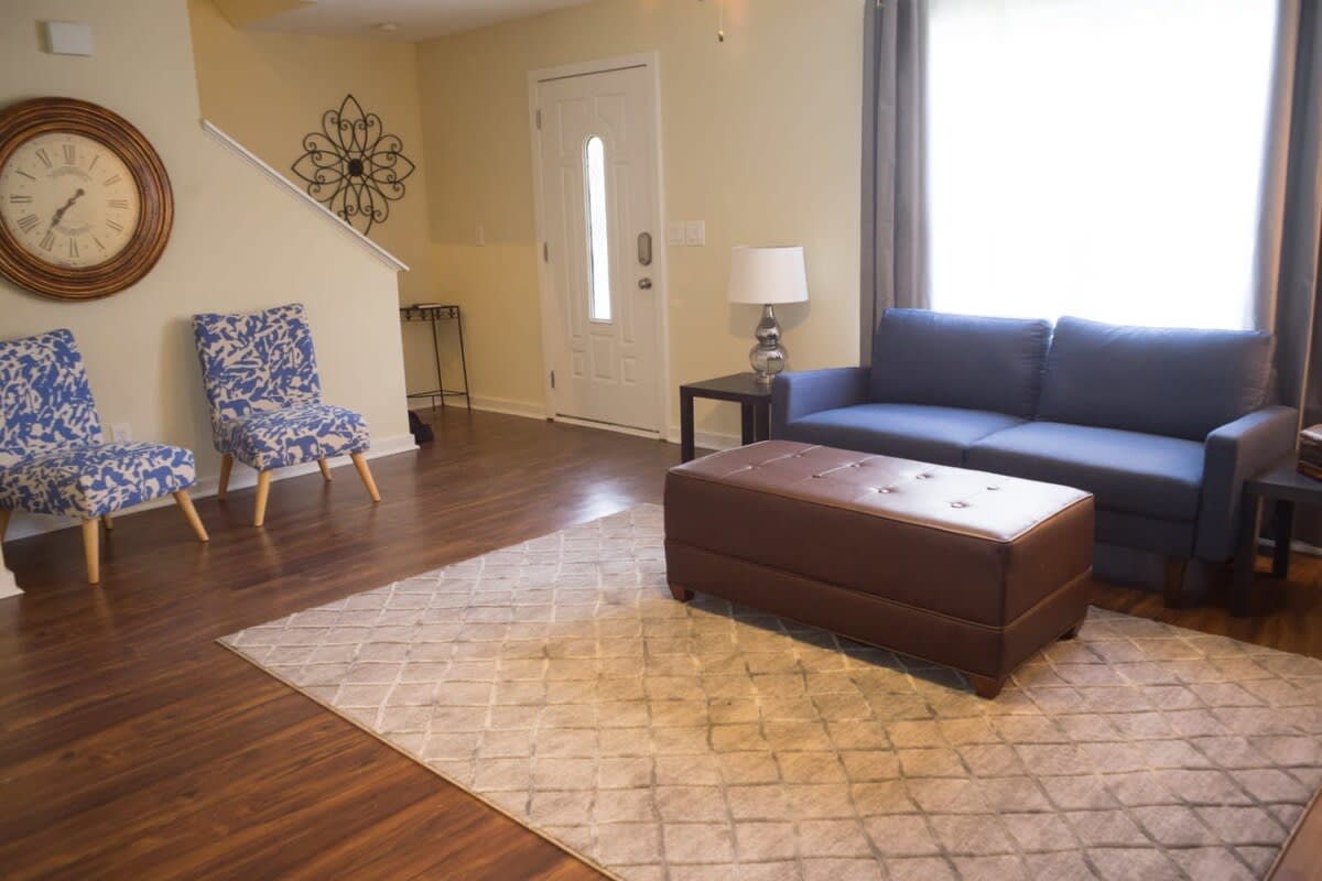 Near Bases, USC & Shops - The Columbia Crash Pad