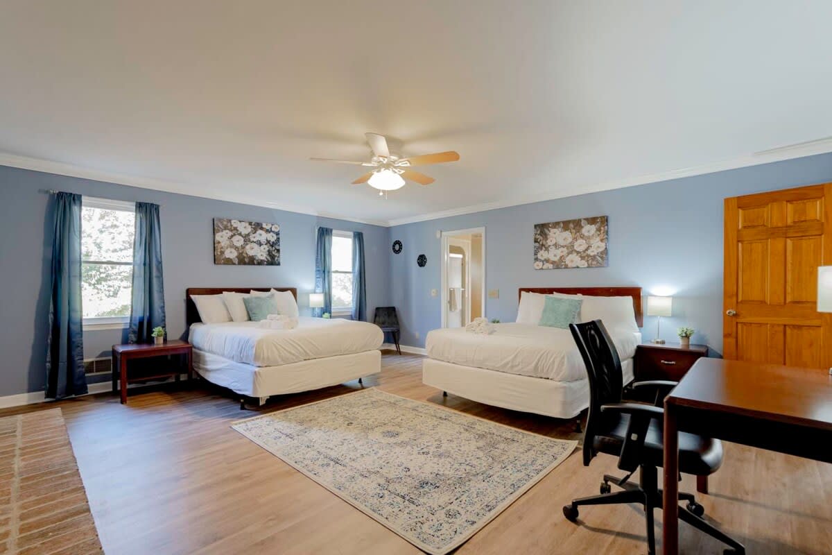 Near Downtown & On the Water! Sweet Retreat!