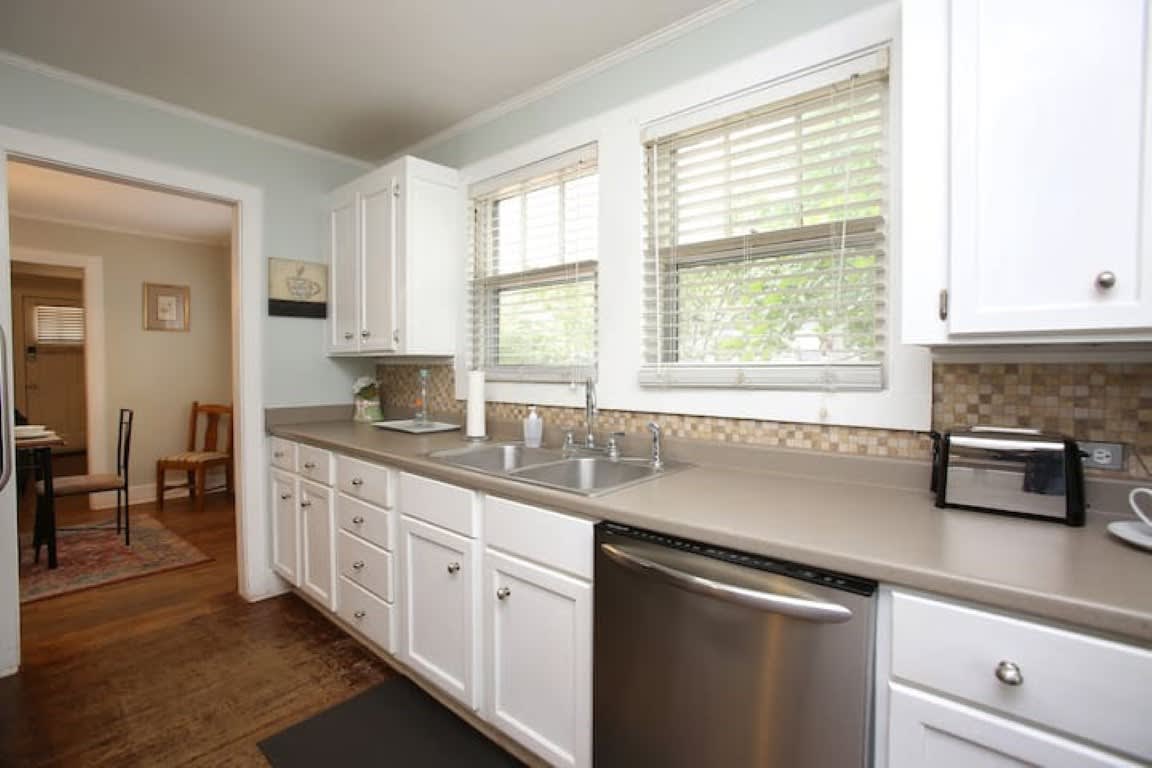 Near Ft. Jackson & Shops - Forrest Lake Hidden Gem