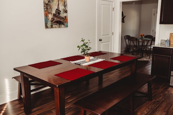 New Home Near USC & Bases - The Capital Cottage