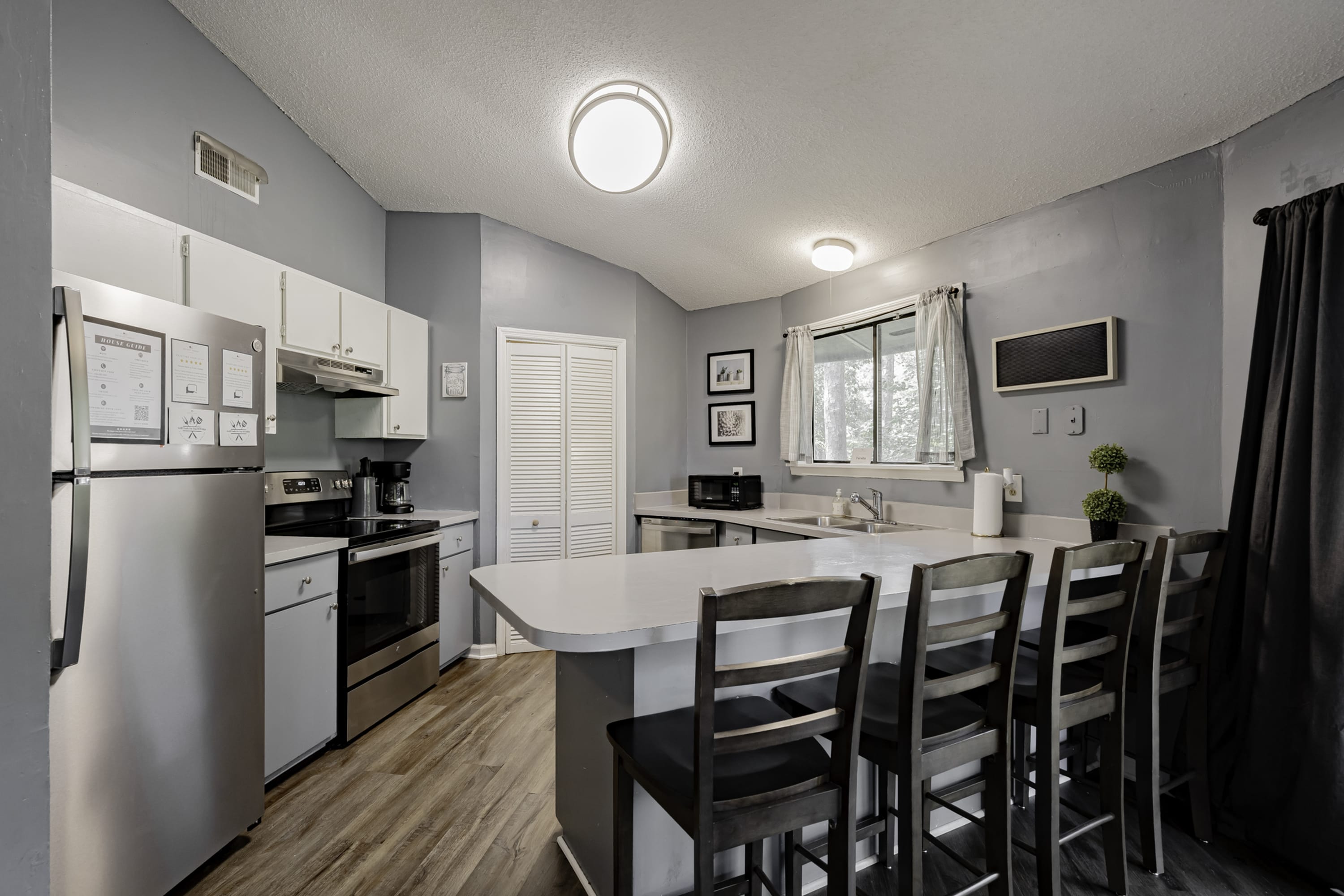 Octagonal Home & Wrap-Around Porch - Opulent Oasis