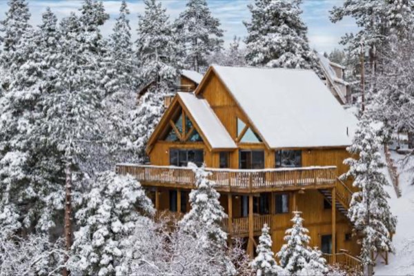 Sugarpines Big Bear | Panoramic Ski Slope & Lake Views | Walk to Slopes | Private Sledding Hill