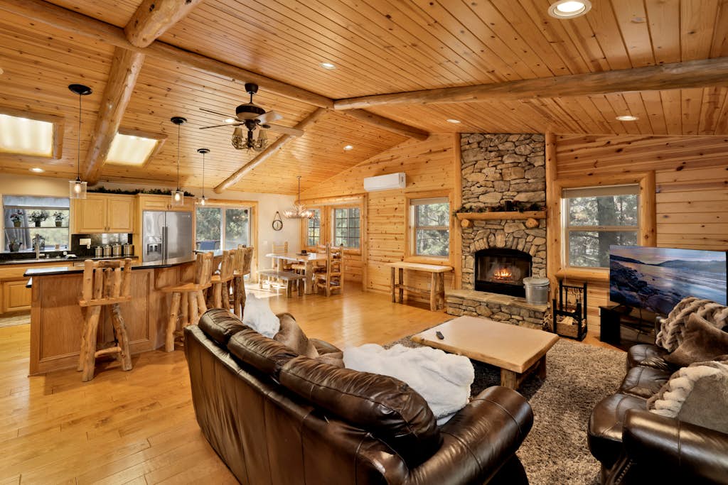 Fox Hollow Retreat- Fox Farm Luxury Lodge – Walk to Ski, Trails & Town | Hot Tub, Fireplace