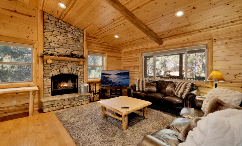 Fox Hollow Retreat- Fox Farm Luxury Lodge – Walk to Ski, Trails & Town | Hot Tub, Fireplace