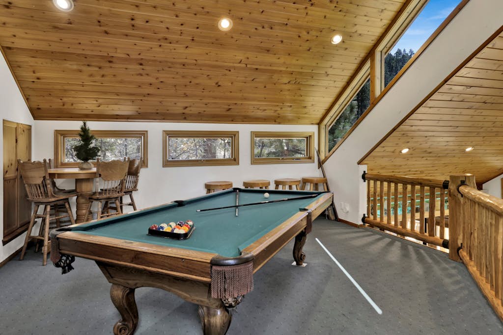 The Village Timber Lodge at Big Bear - Downtown Log Cabin Retreat