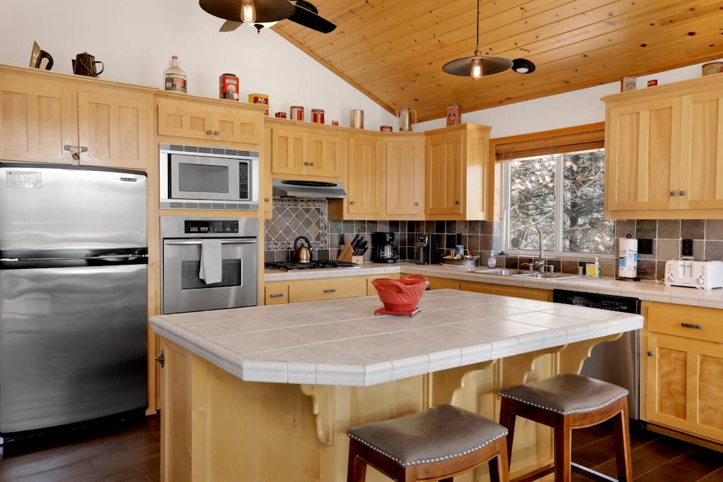 View On the Rocks | Scenic Mountain Oasis with Hot Tub, Fire Pit and Game Room