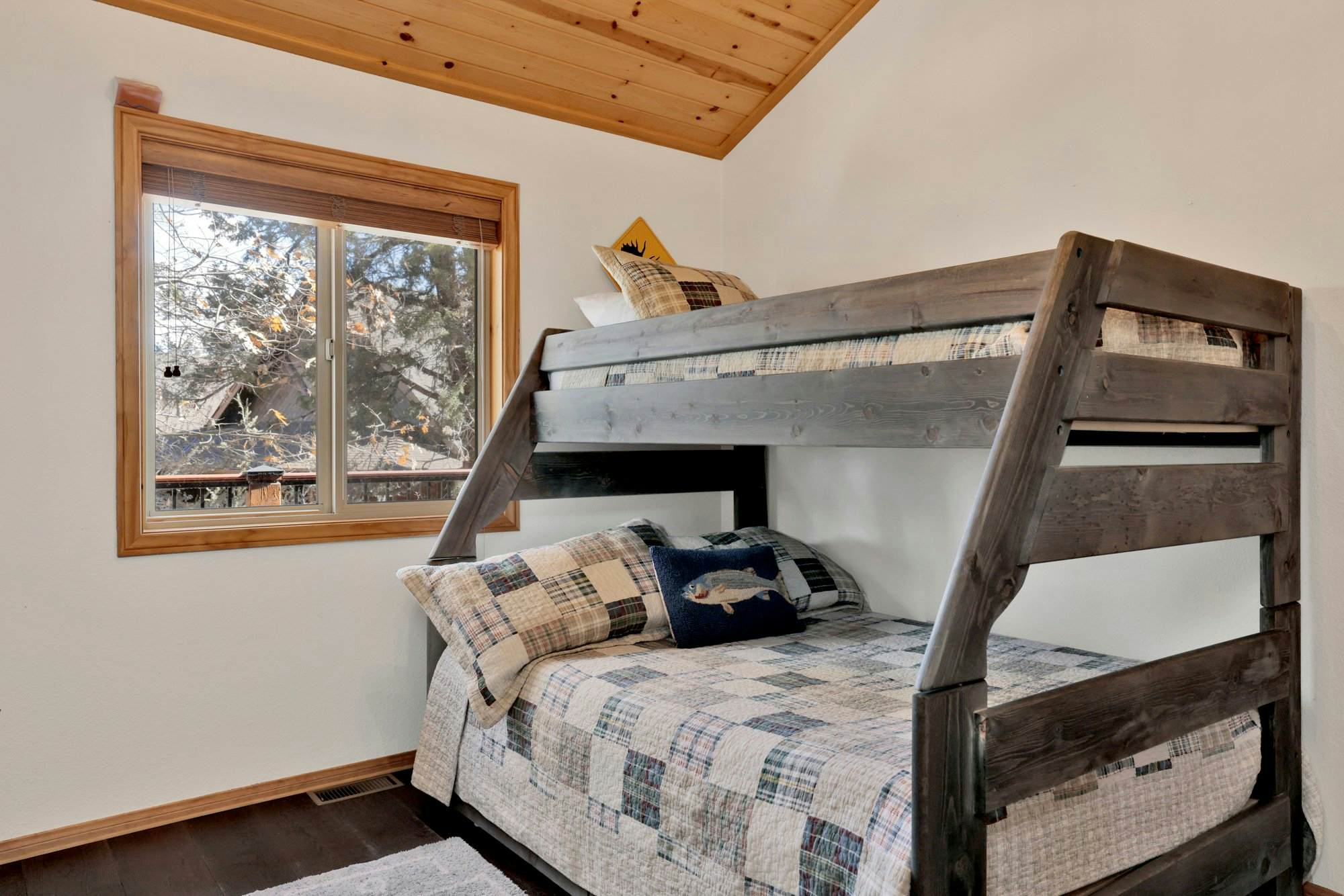 2606-View on the Rocks