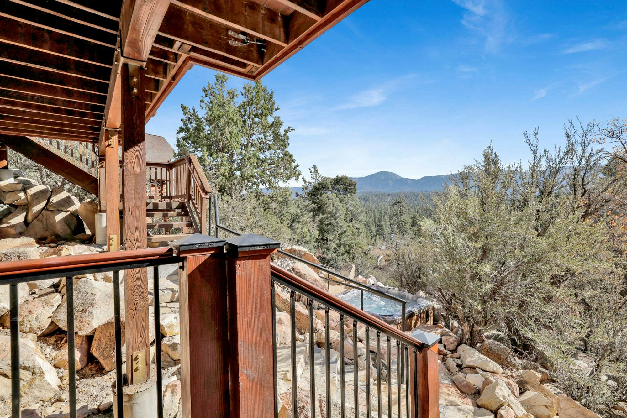 2606-View on the Rocks