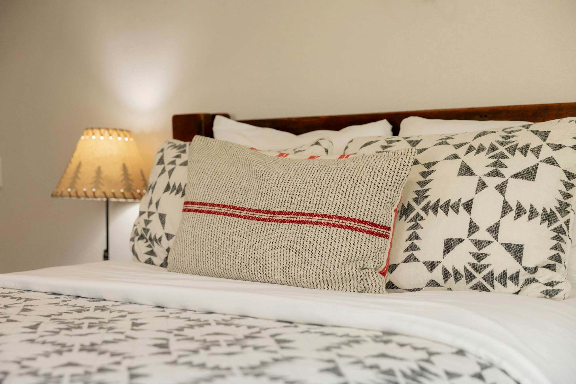 2606-View on the Rocks