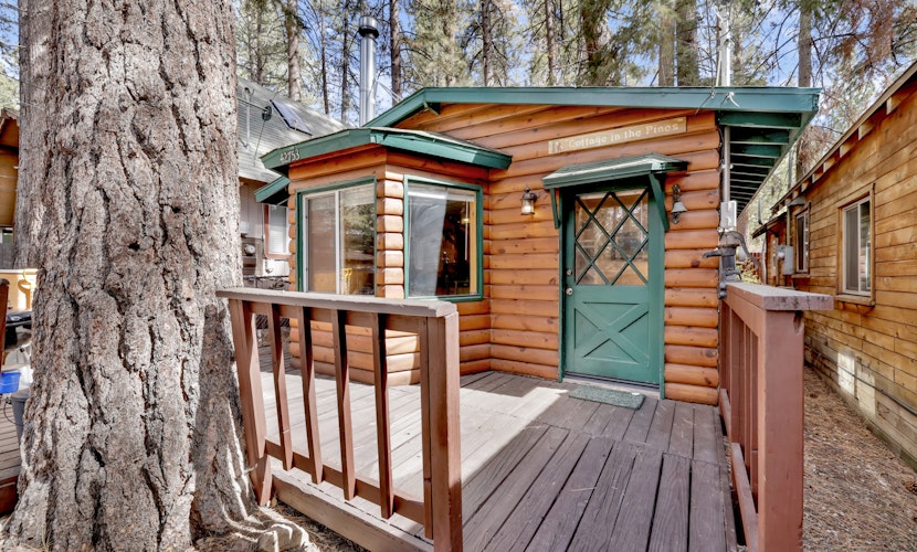 Cottage In the Pines | Romantic Couple's Retreat