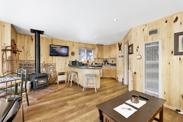 Cottage In the Pines | Romantic Couple's Retreat