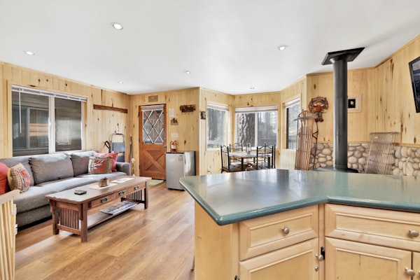 Cottage In the Pines | Romantic Couple's Retreat