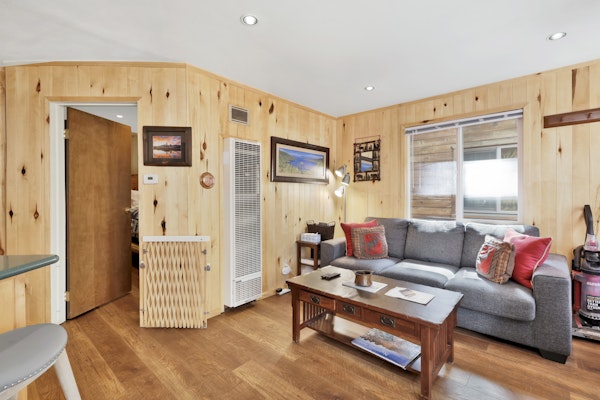 Cottage In the Pines | Romantic Couple's Retreat