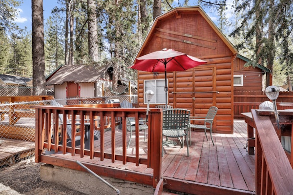 Cottage In the Pines | Romantic Couple's Retreat