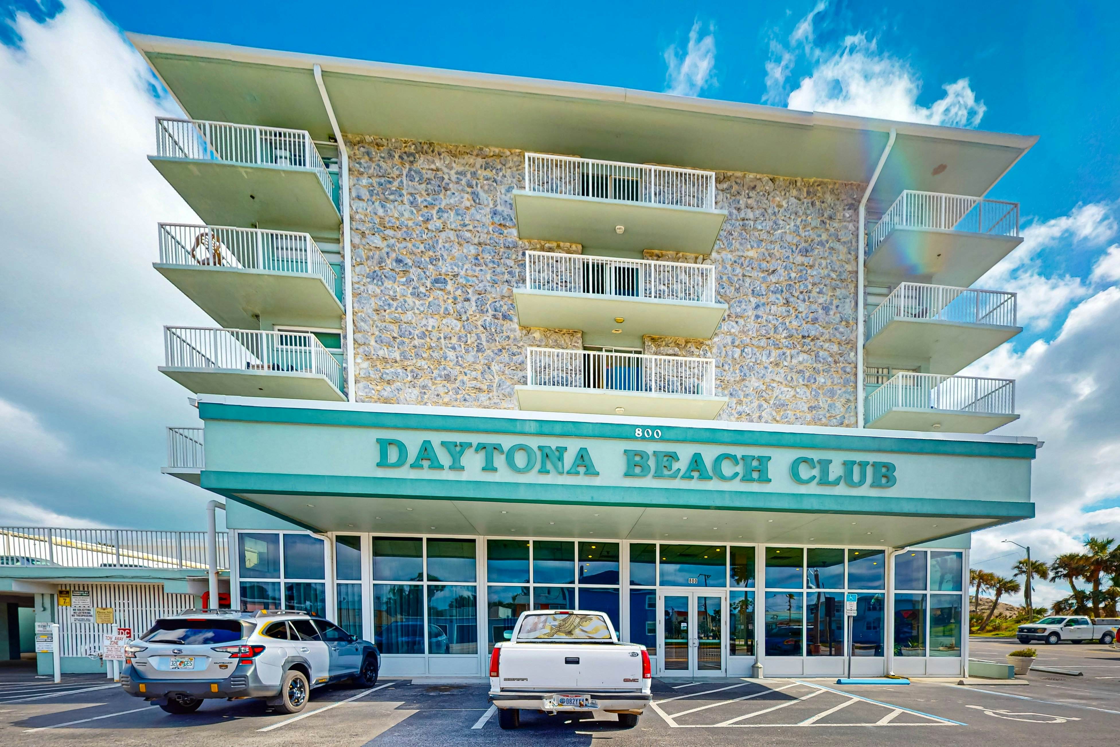 Daytona Beach Club 313 - Beach Bliss