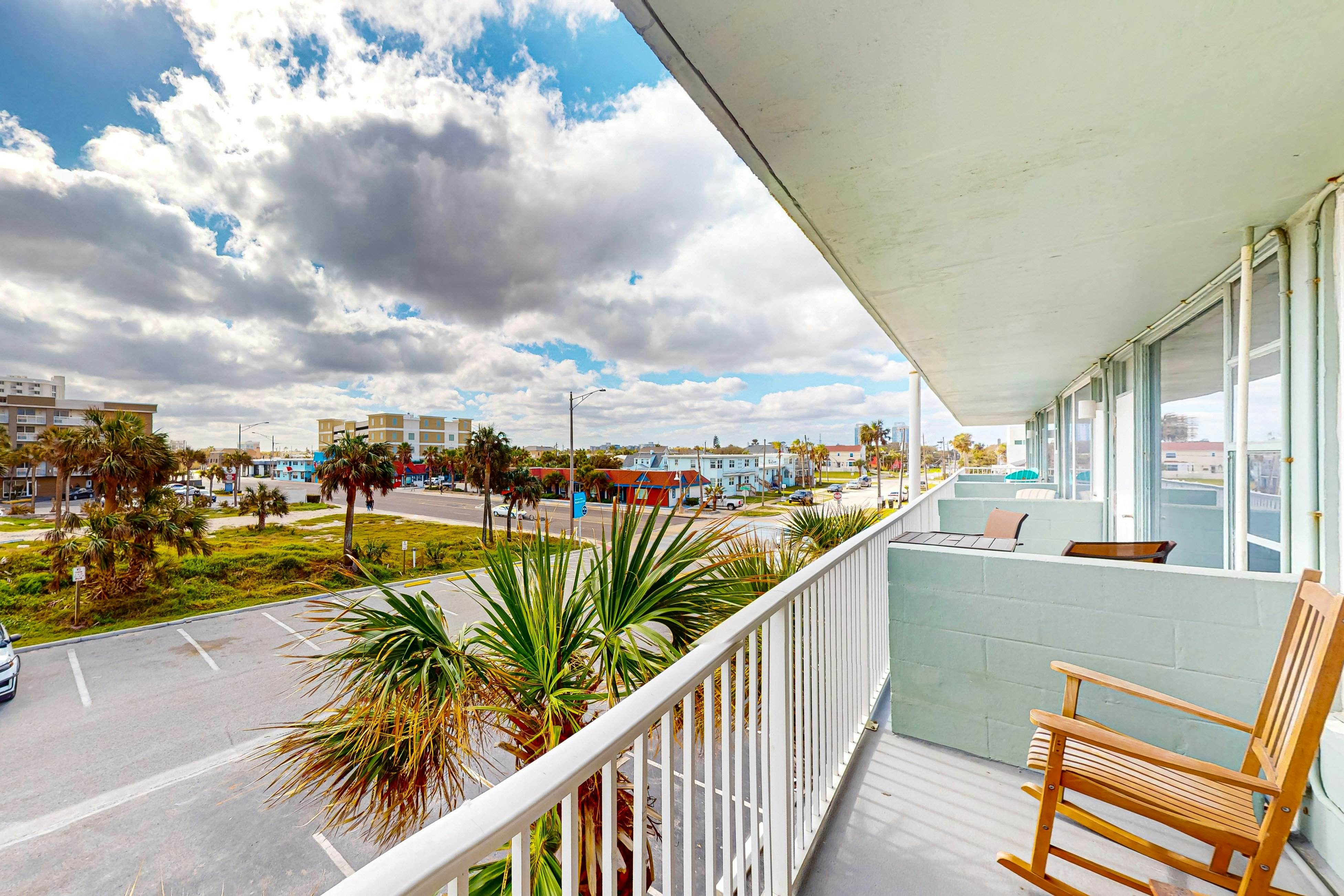 Daytona Beach Club 313 - Beach Bliss