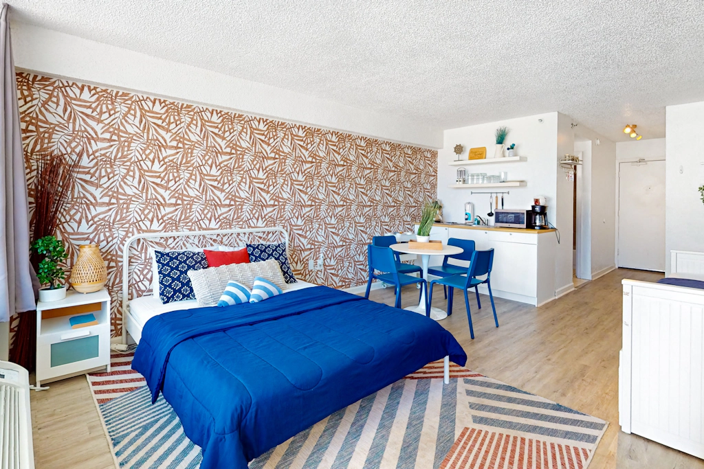 Daytona Beach Club 525 - Delights in Daytona