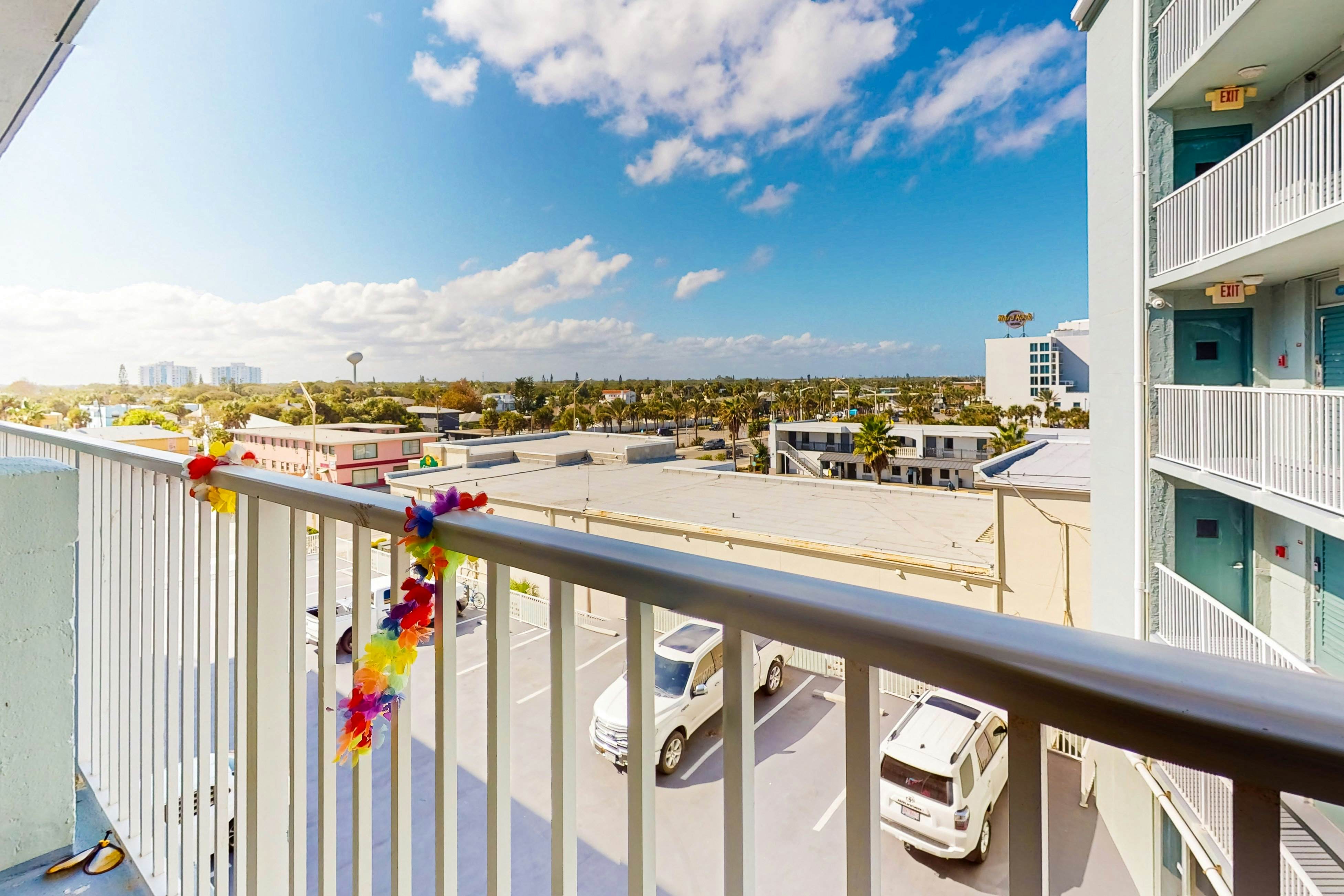 Daytona Beach Club 525 - Delights in Daytona