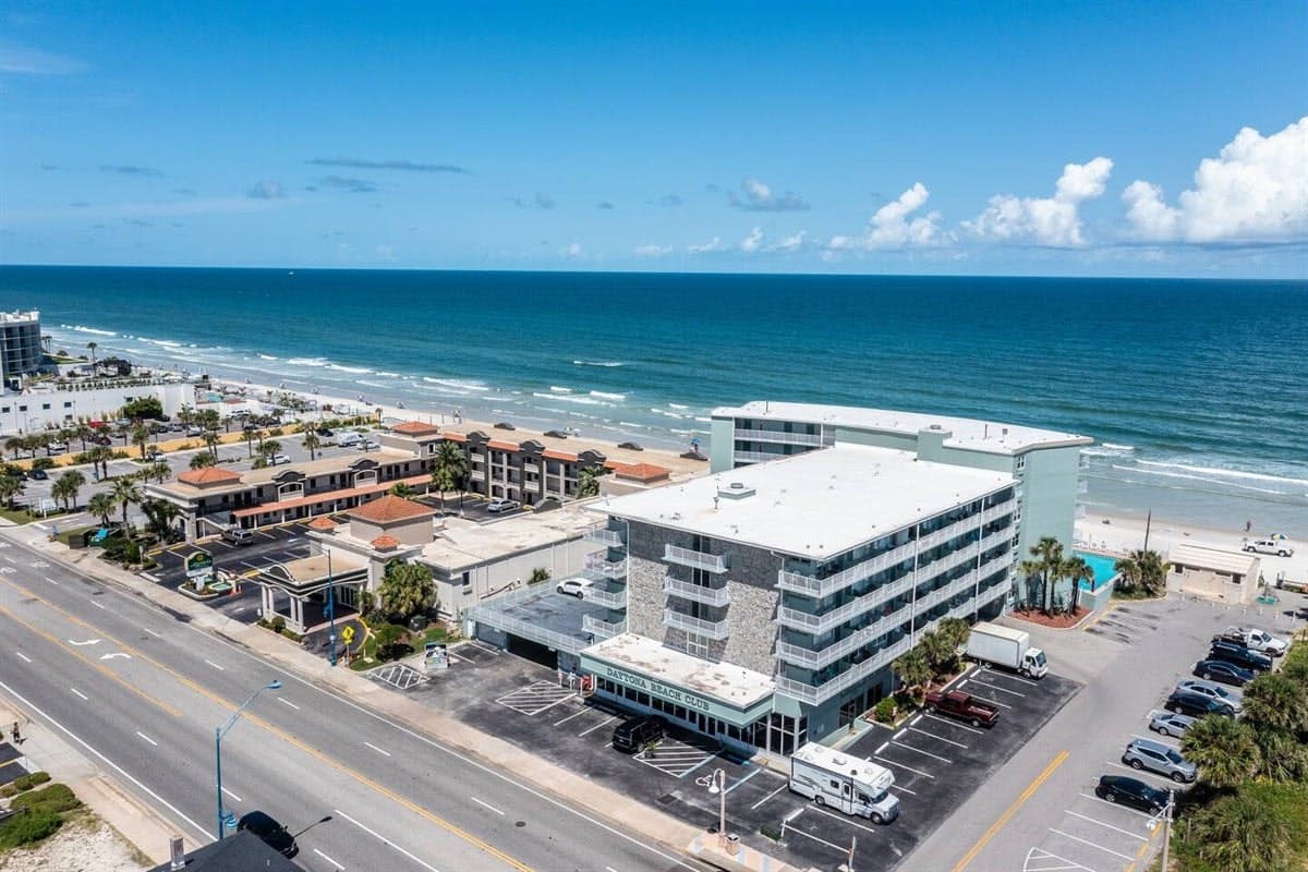 Daytona Beach Club 525 - Delights in Daytona