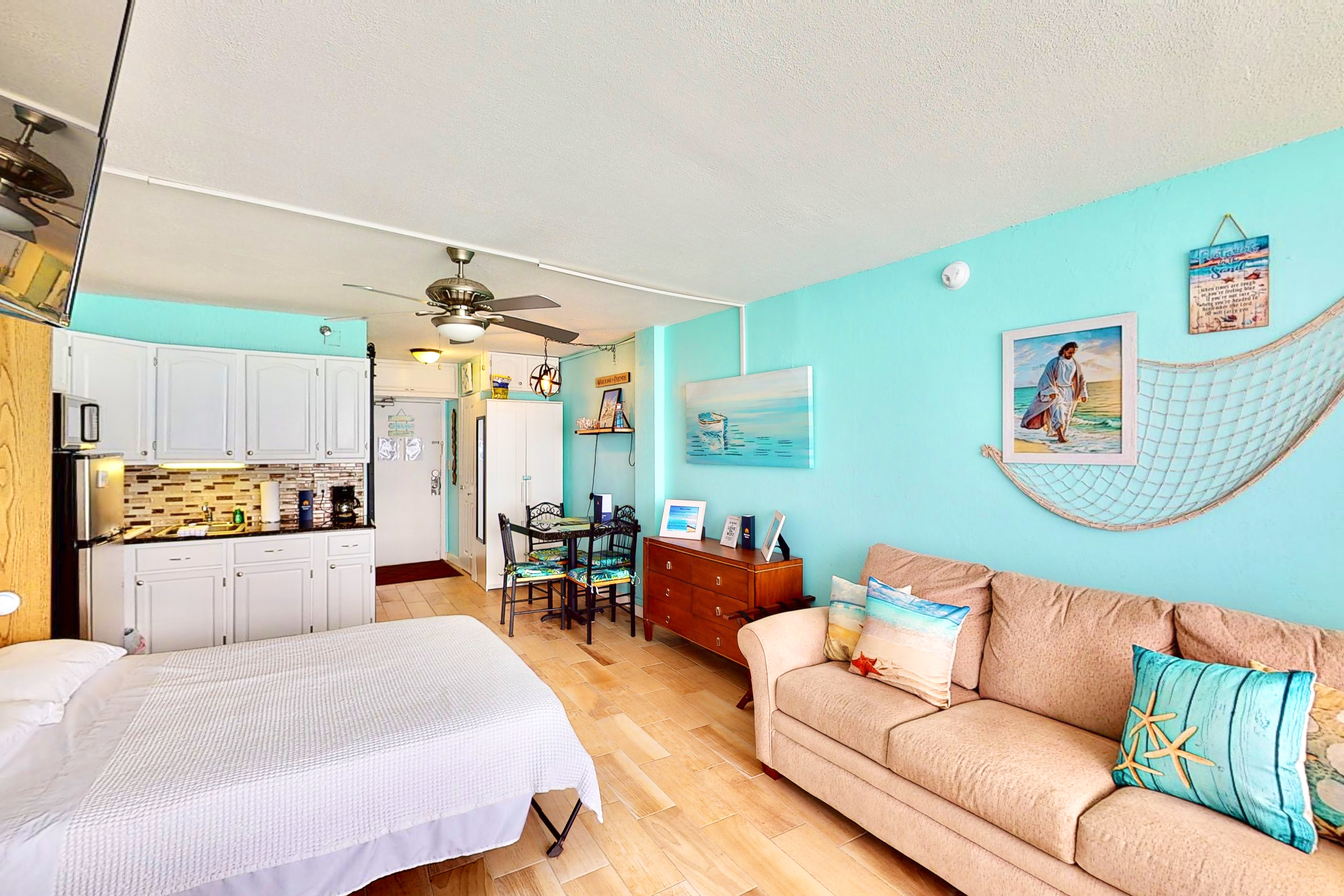 Relaxing Beachfront Studio w/ Balcony Views & Shared Pool
