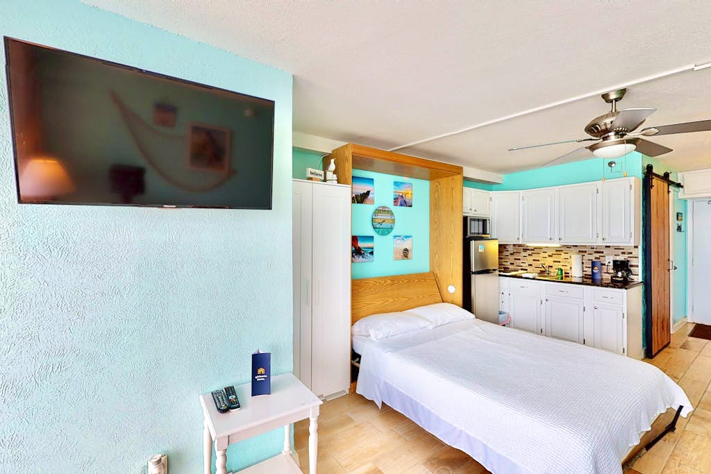 Relaxing Beachfront Studio w/ Balcony Views & Shared Pool