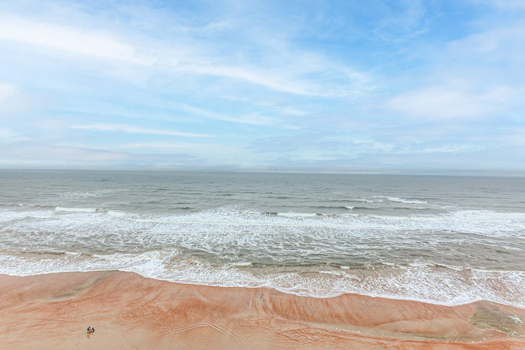 Relaxing 12th-Floor Studio with Ocean Views & Resort Amenities