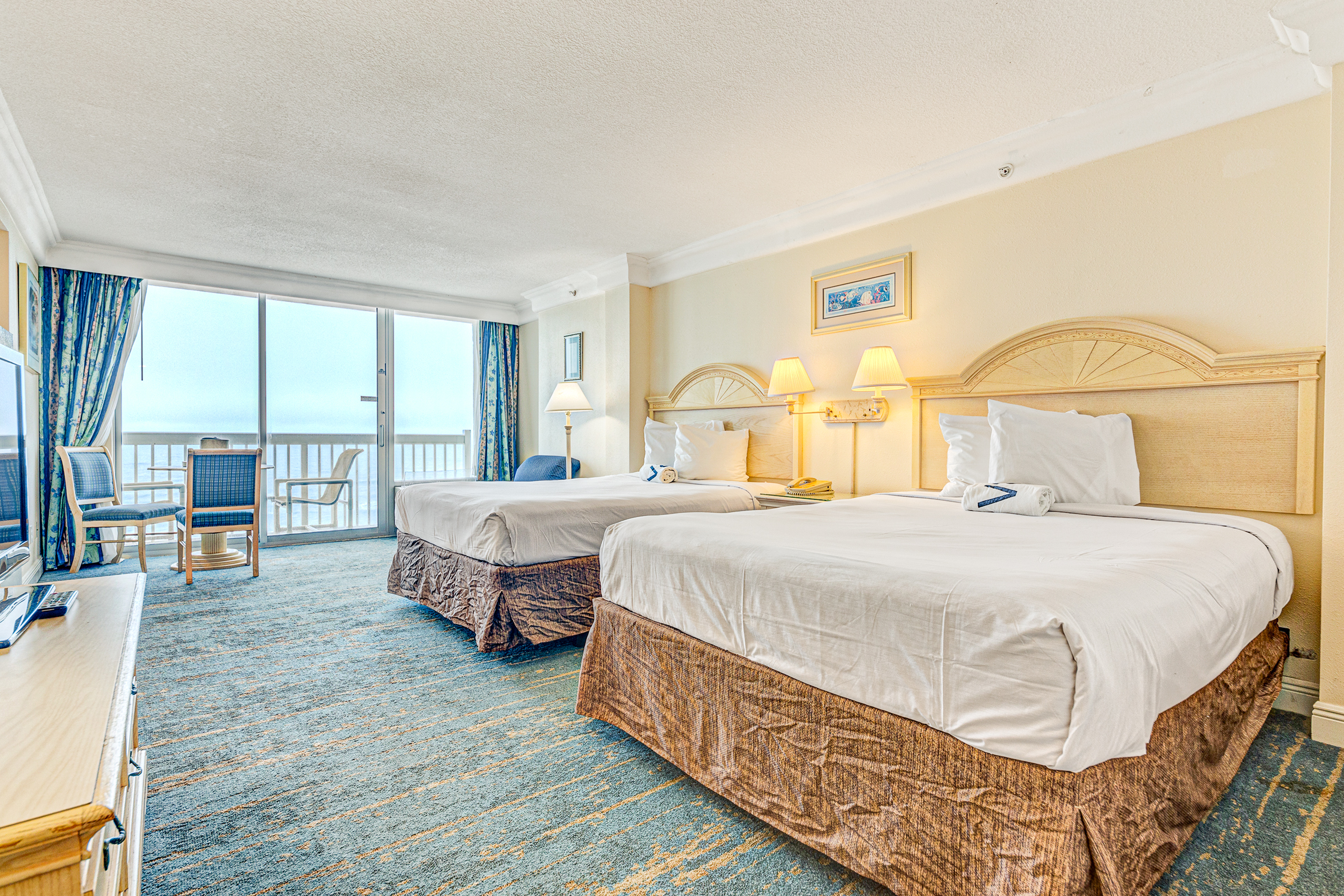Relaxing 12th-Floor Studio with Ocean Views & Resort Amenities