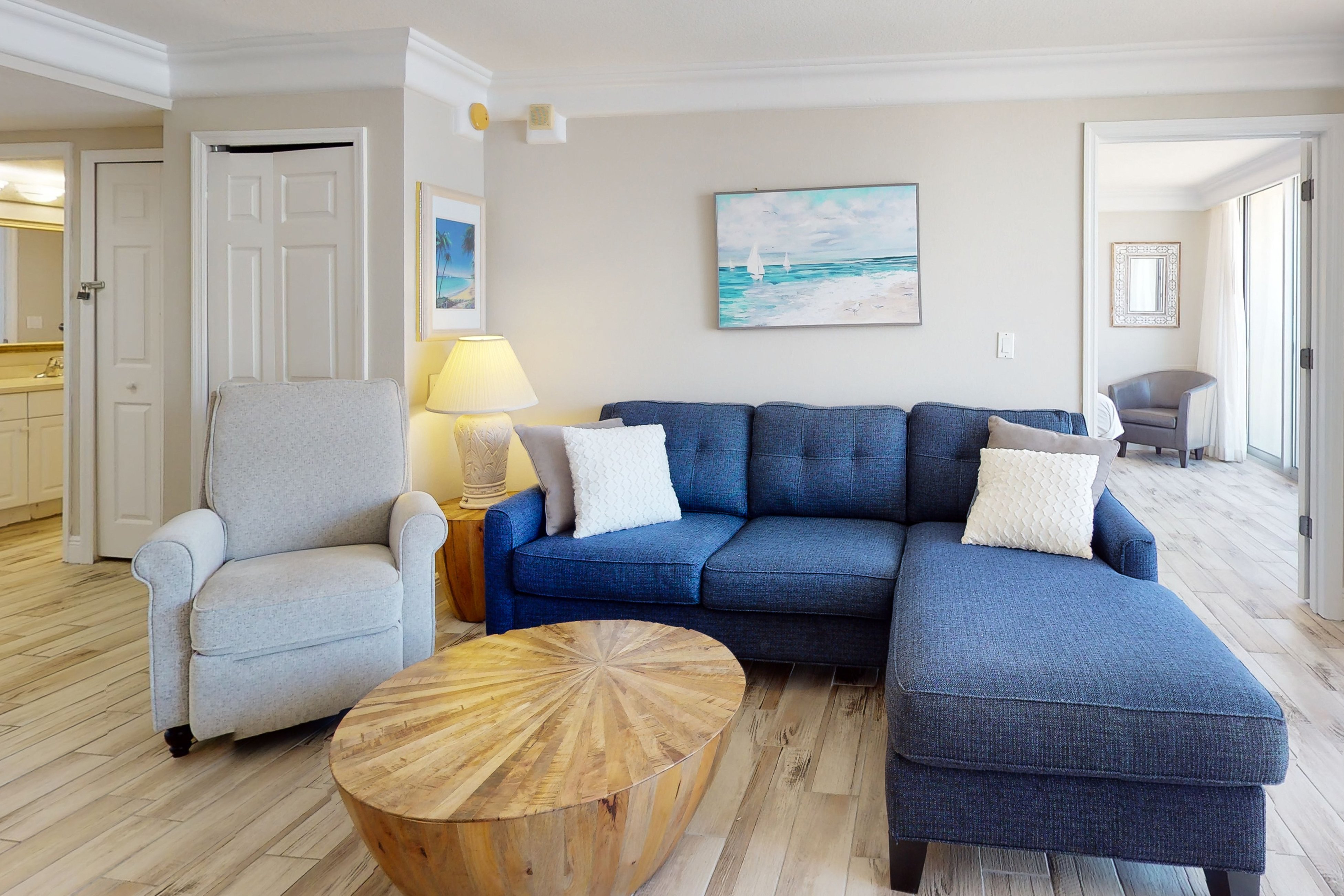 Oceanfront 12th-Floor Suite with Views, Pool & Prime Location