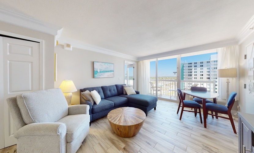 Oceanfront 12th-Floor Suite with Views, Pool & Prime Location